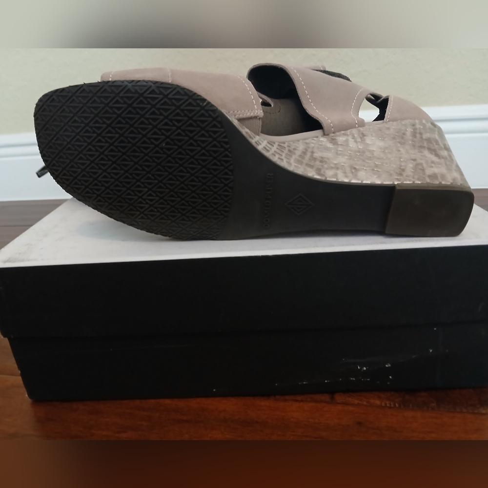 Donald Pliner Panya Suede Mushroom Grey Metallic Snakeskin Wedge Sandals Sz 11 - Picture 4 of 8